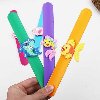 Cartoon marine creatures popping circle