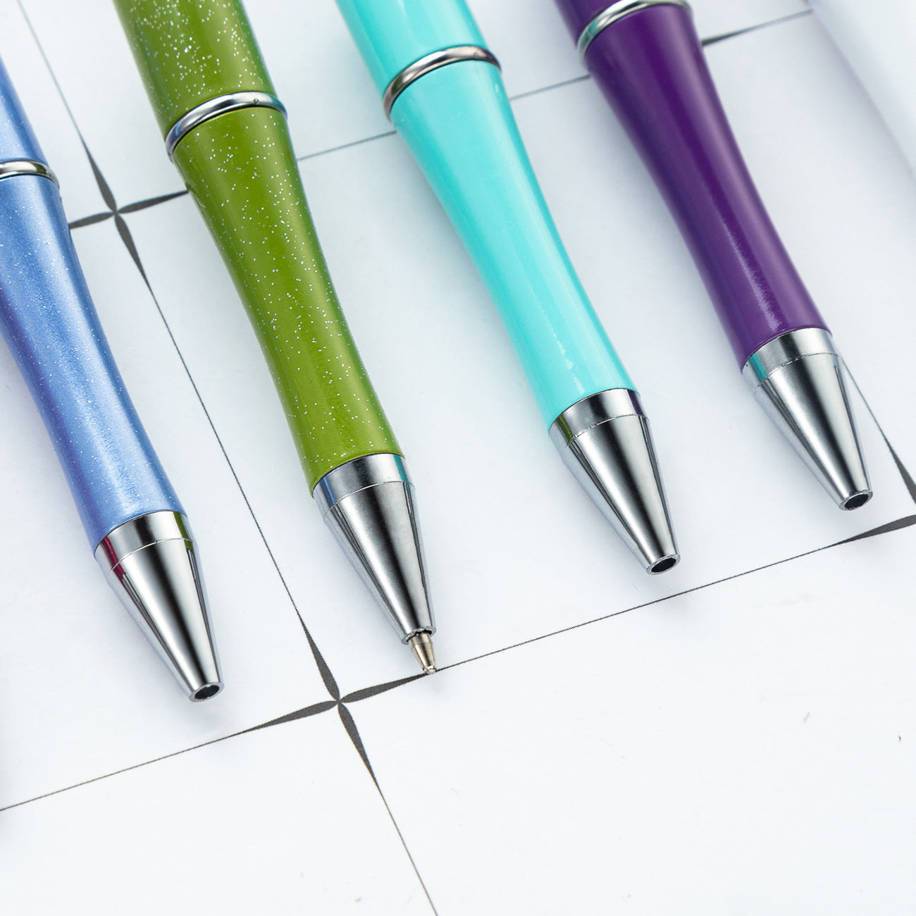 Ballpoint pen plastic bead ballpoint pen